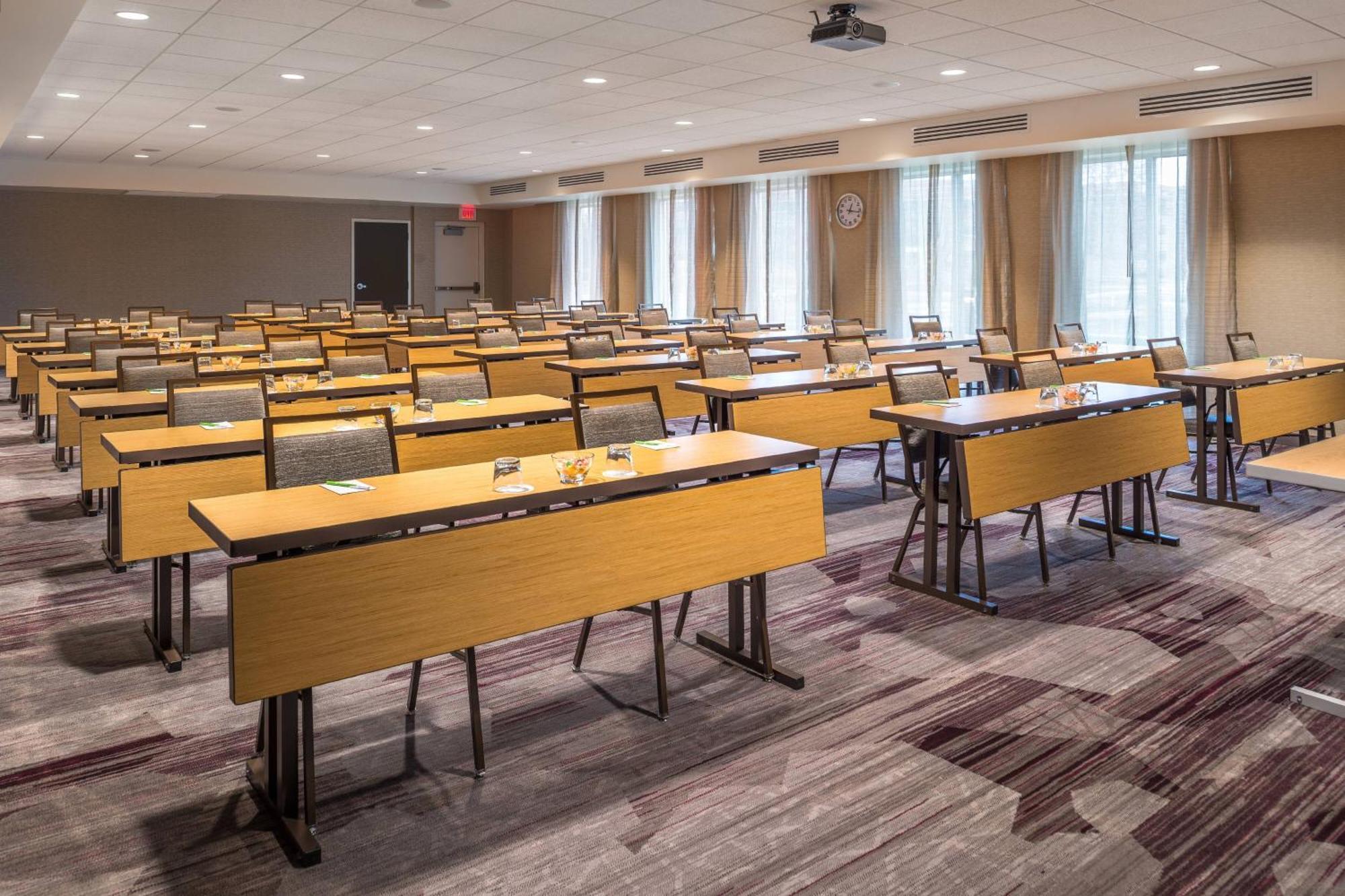 Courtyard By Marriott Detroit Farmington Hotel Фармингтън Хилс Екстериор снимка