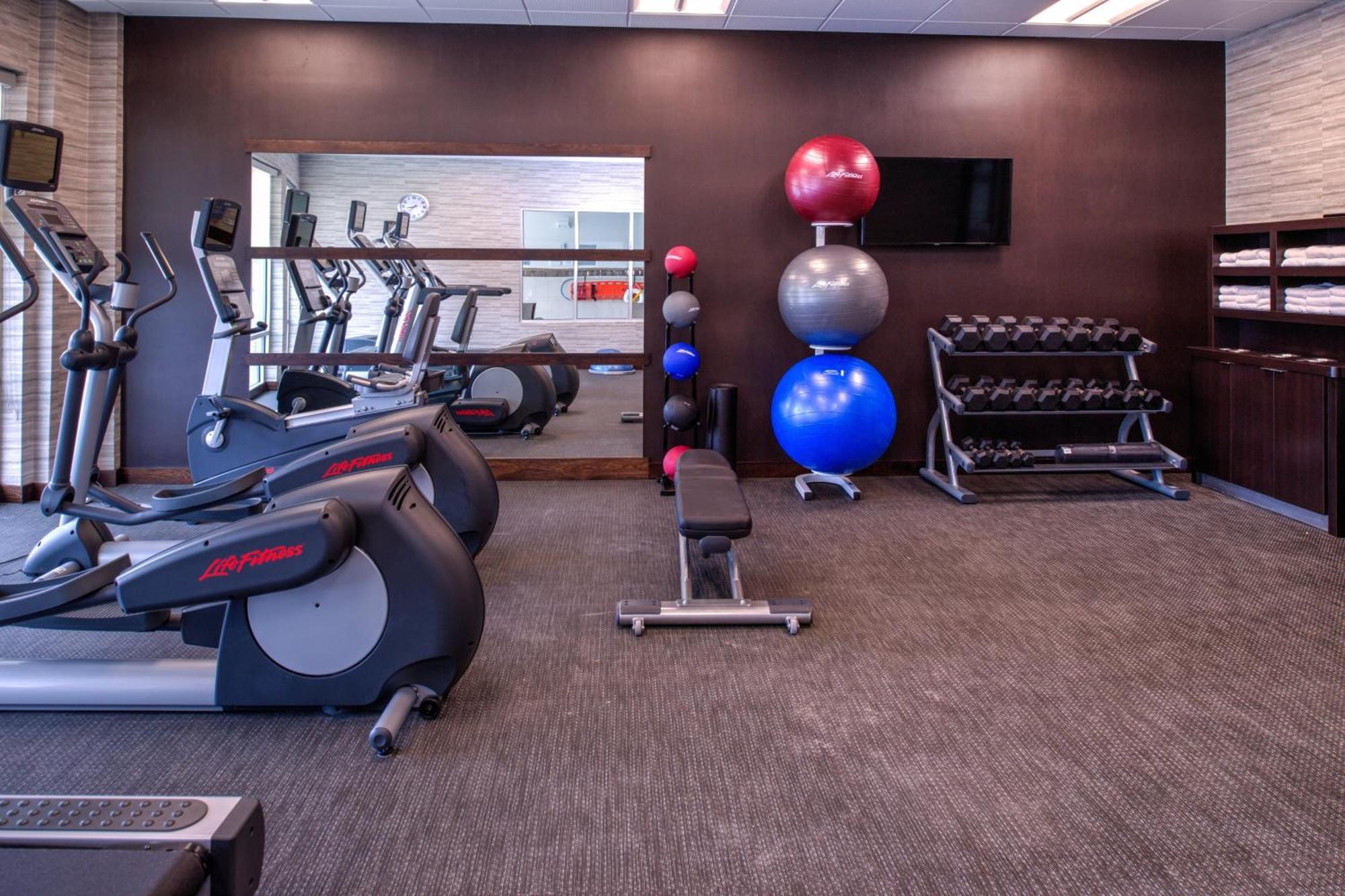 Courtyard By Marriott Detroit Farmington Hotel Фармингтън Хилс Екстериор снимка