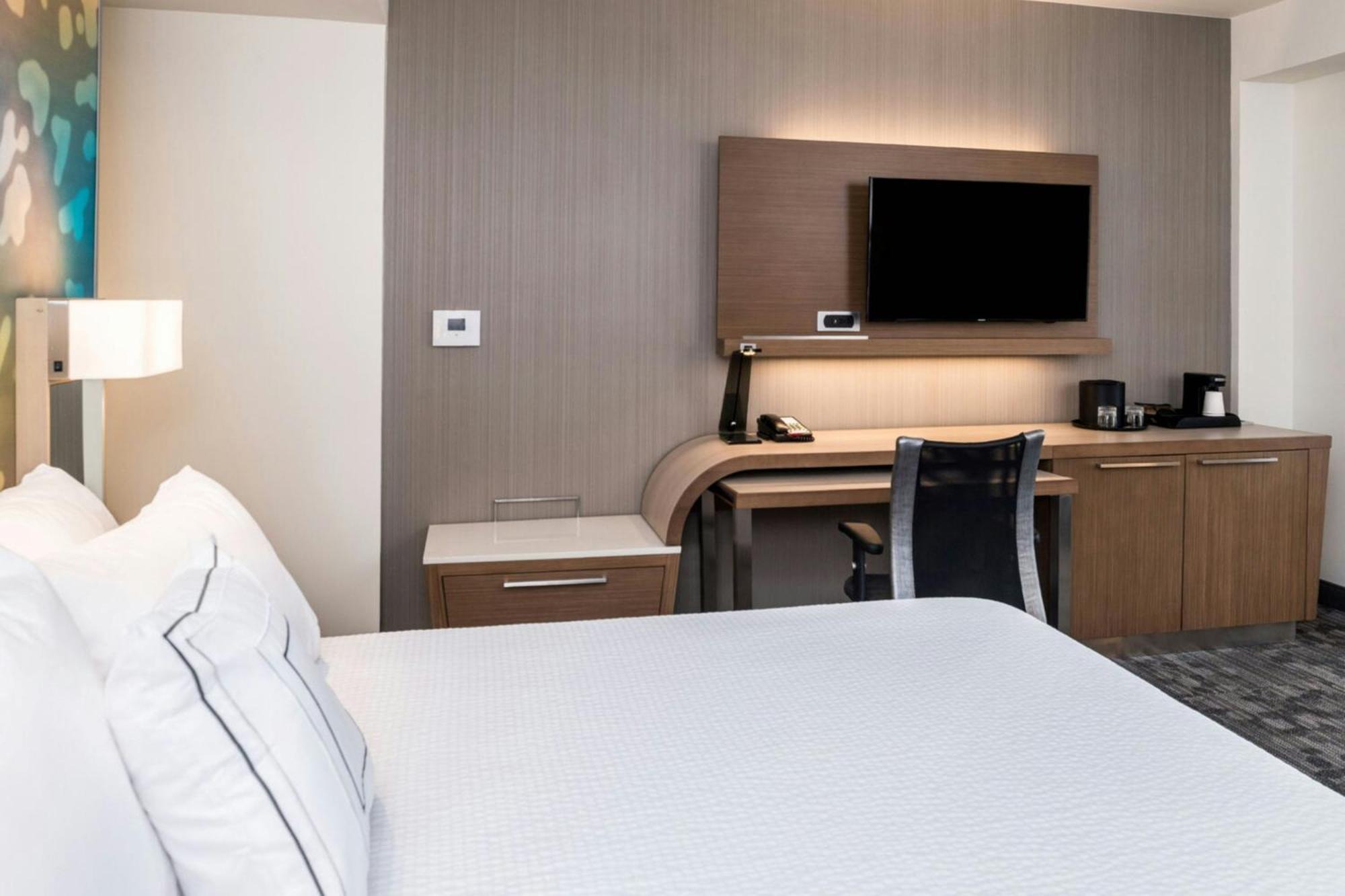 Courtyard By Marriott Detroit Farmington Hotel Фармингтън Хилс Екстериор снимка