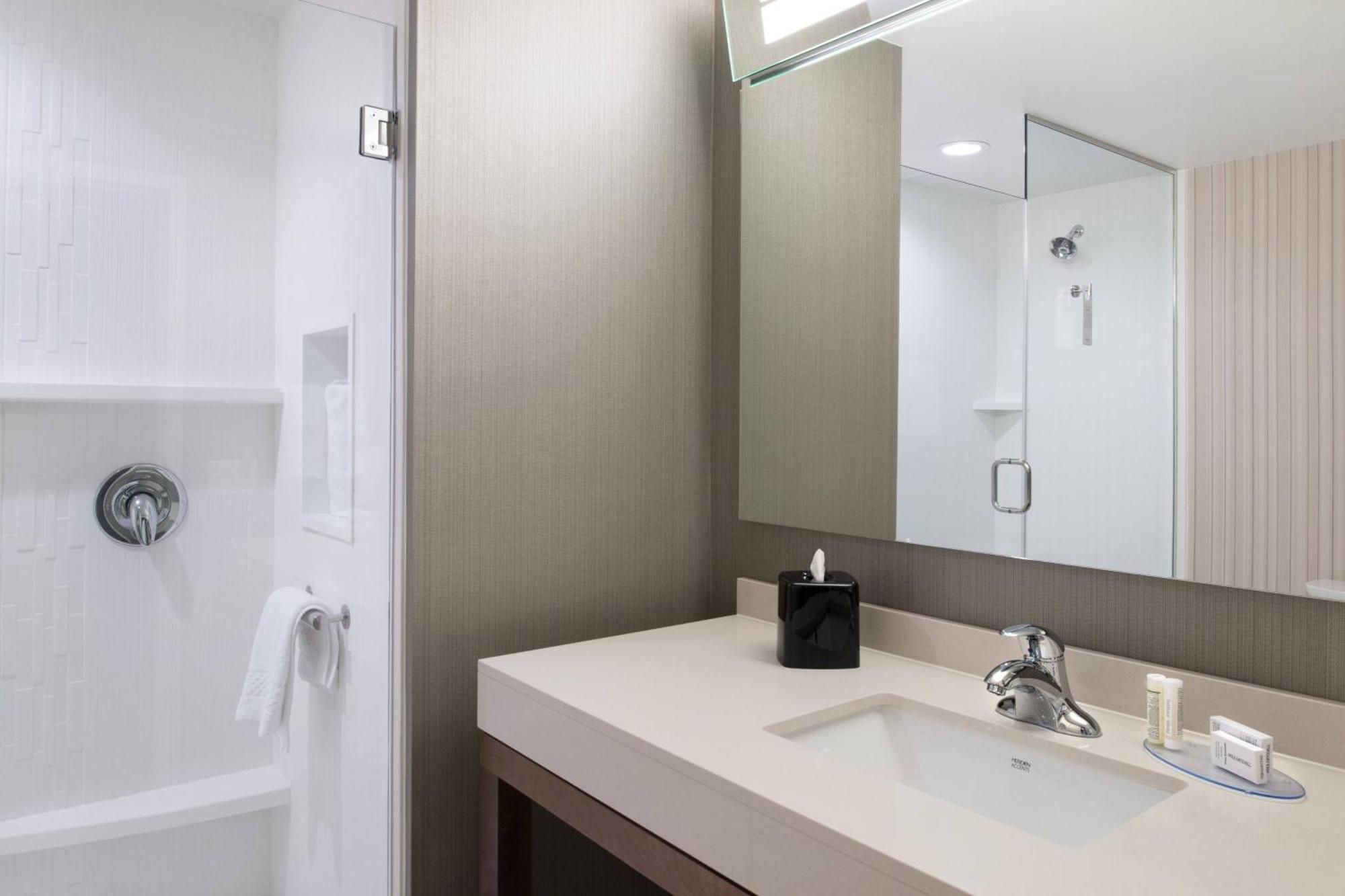 Courtyard By Marriott Detroit Farmington Hotel Фармингтън Хилс Екстериор снимка