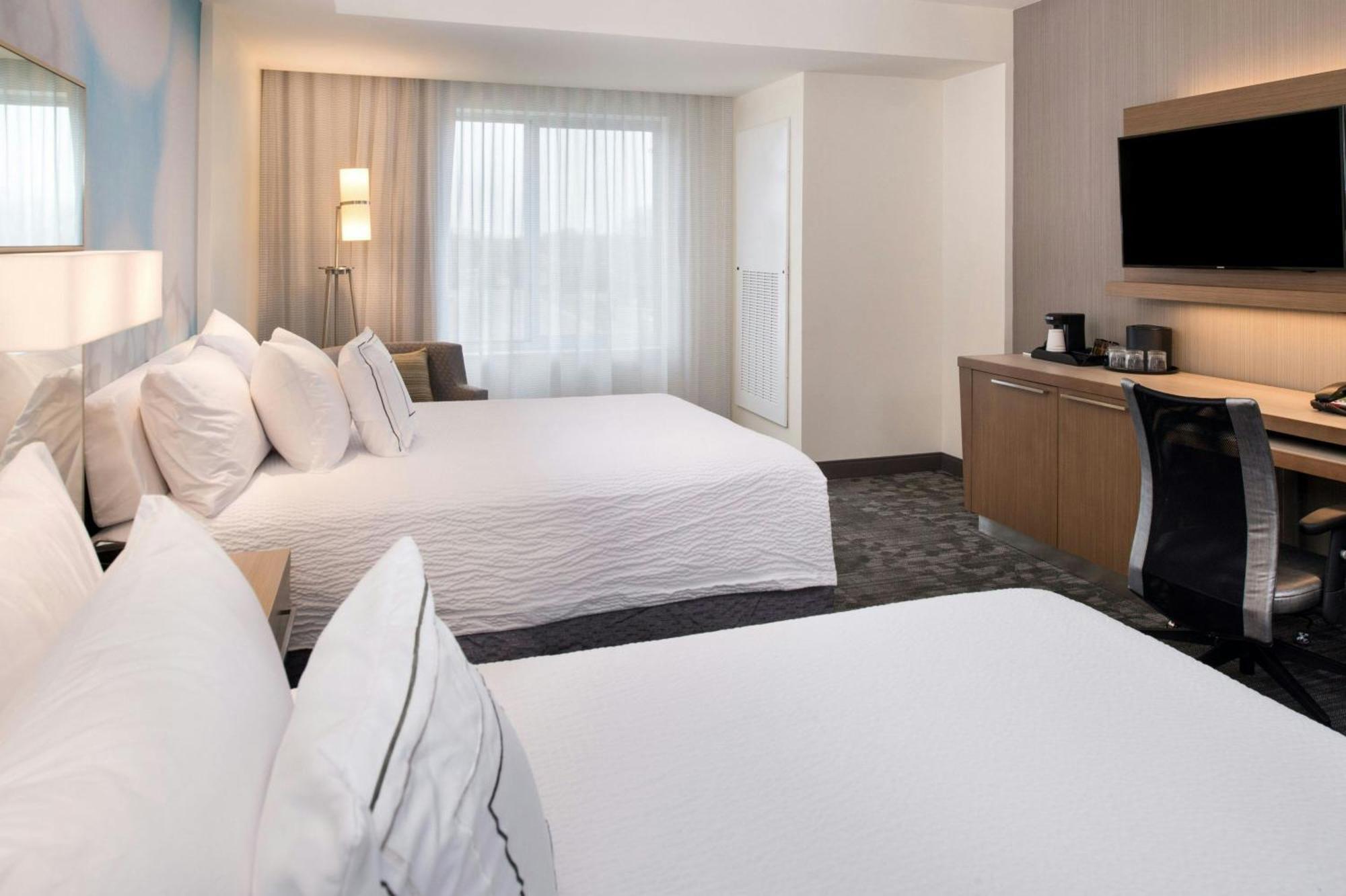 Courtyard By Marriott Detroit Farmington Hotel Фармингтън Хилс Екстериор снимка