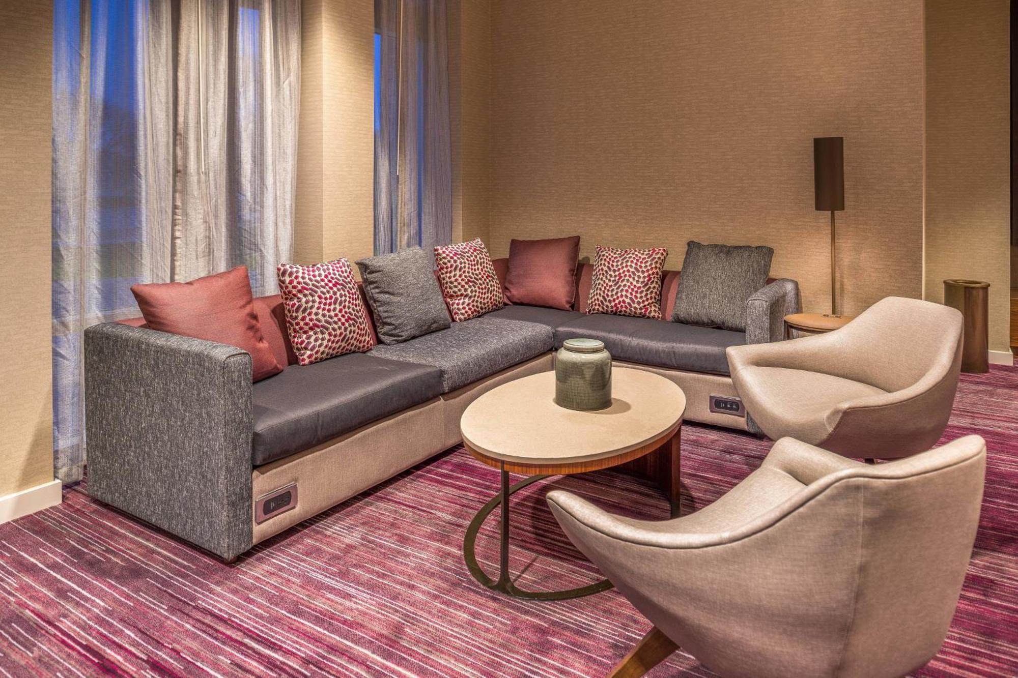 Courtyard By Marriott Detroit Farmington Hotel Фармингтън Хилс Екстериор снимка